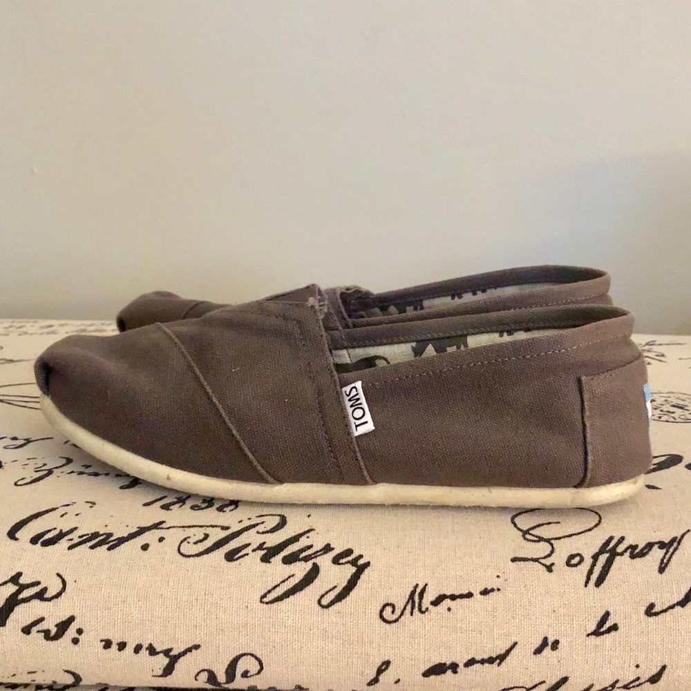TOMS Classic Gray Canvas Slip-on Shoes